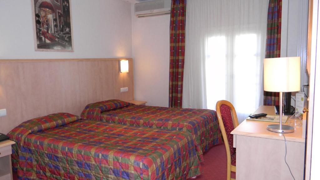 Hotel Chambord Vichy Pokoj fotografie