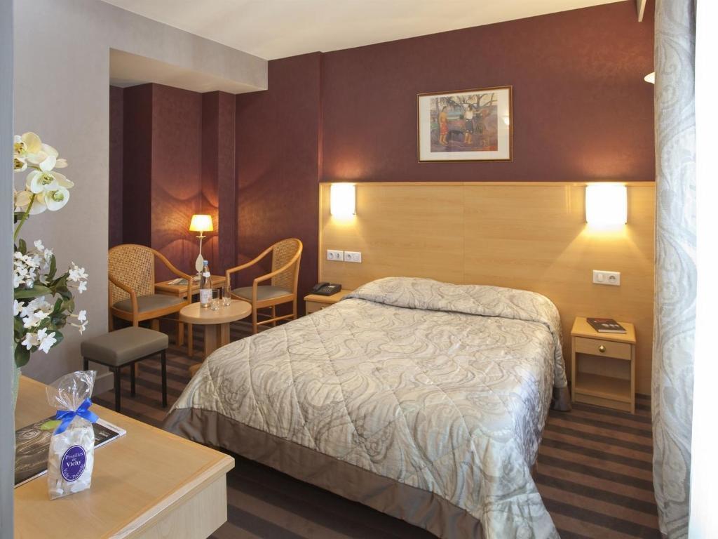 Hotel Chambord Vichy Pokoj fotografie