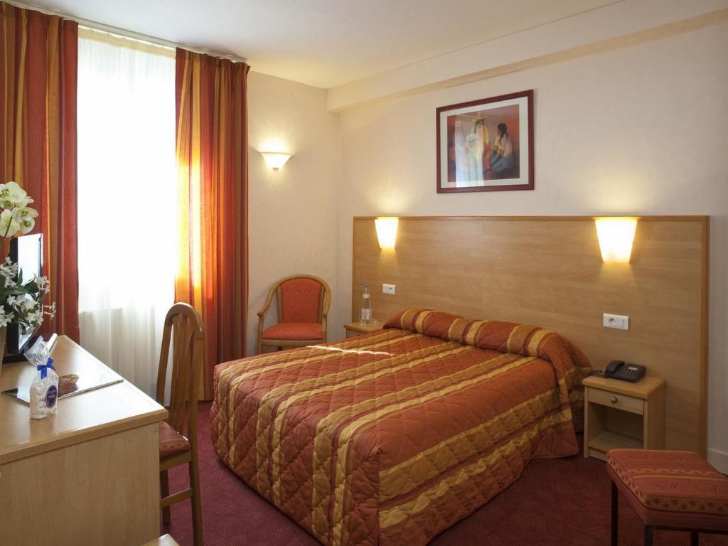 Hotel Chambord Vichy Pokoj fotografie